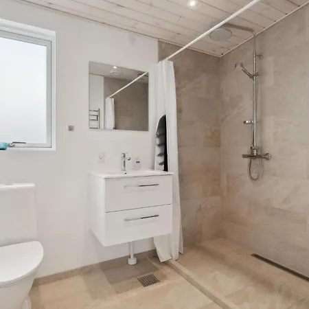 5 Bedroom In *